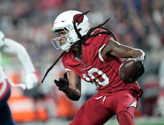 Den berömda bredbandsmottagaren DeAndre Hopkins går med i Tennessee Titans